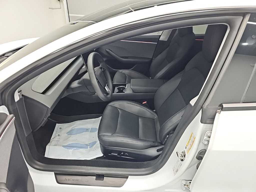 Tesla Model 3 — photo 11