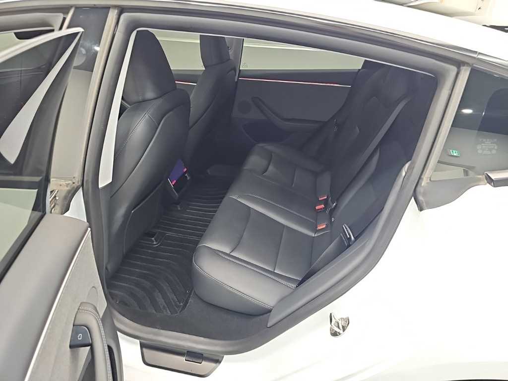 Tesla Model 3 — photo 12
