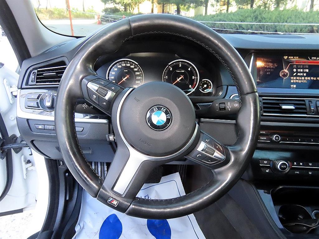 BMW 5-Series — photo 08