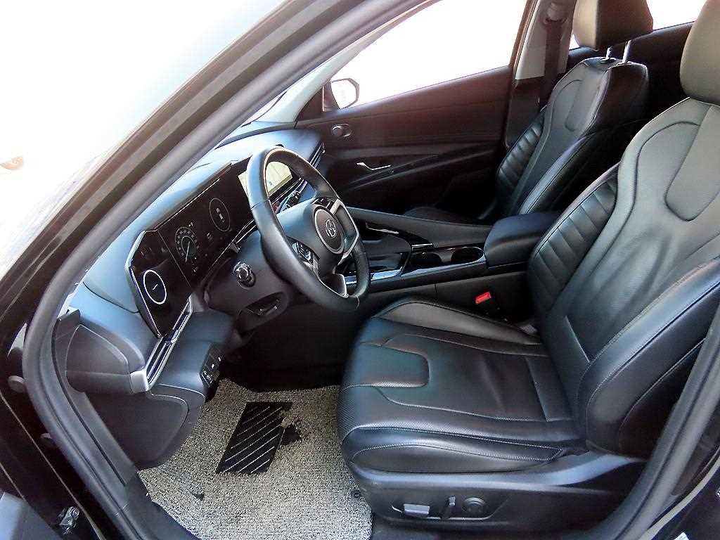 Hyundai Avante — photo 05