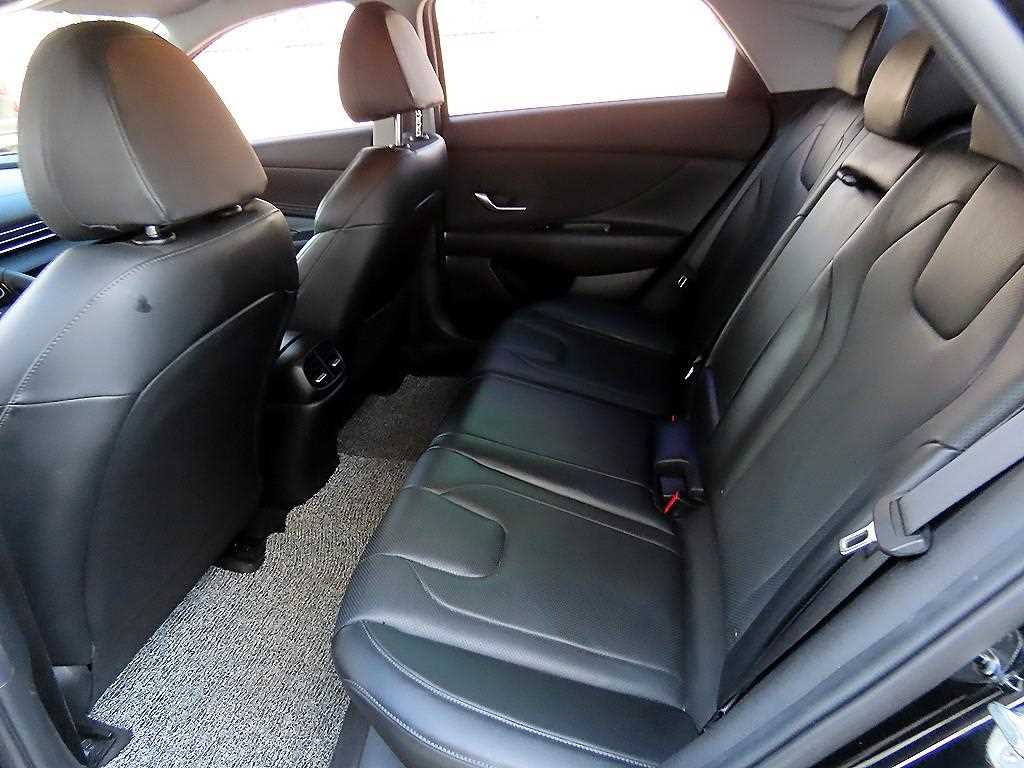 Hyundai Avante — photo 06