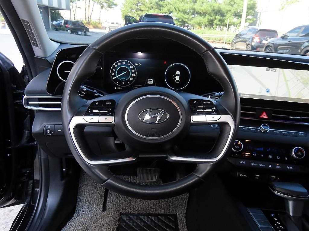 Hyundai Avante — photo 08