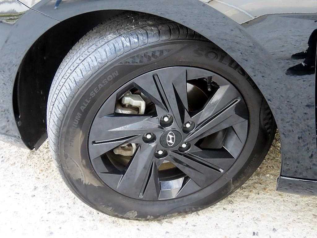 Hyundai Avante — photo 20