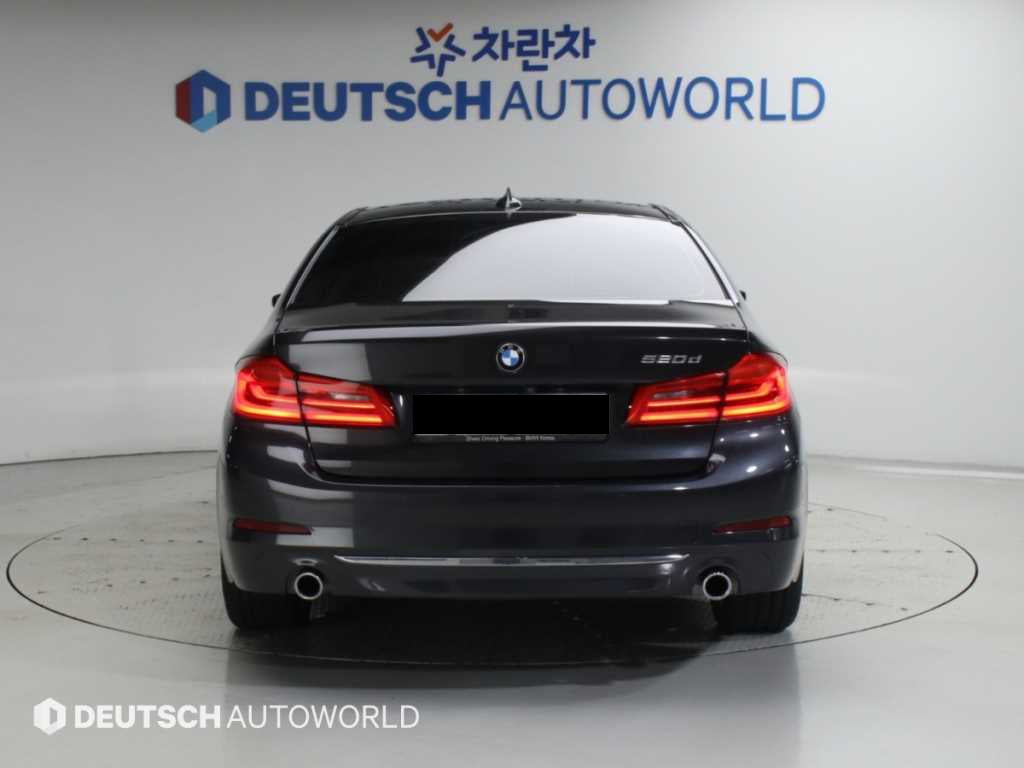 BMW 5-Series — photo 04