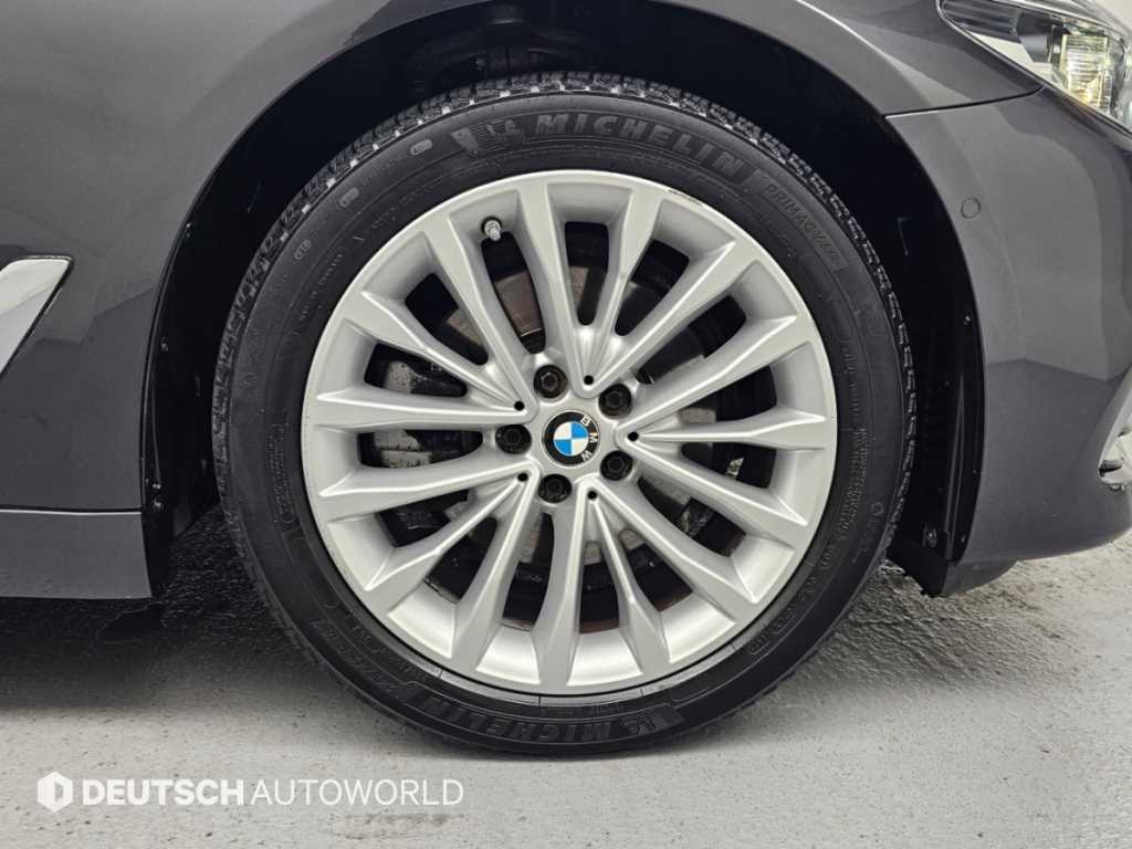 BMW 5-Series — photo 05