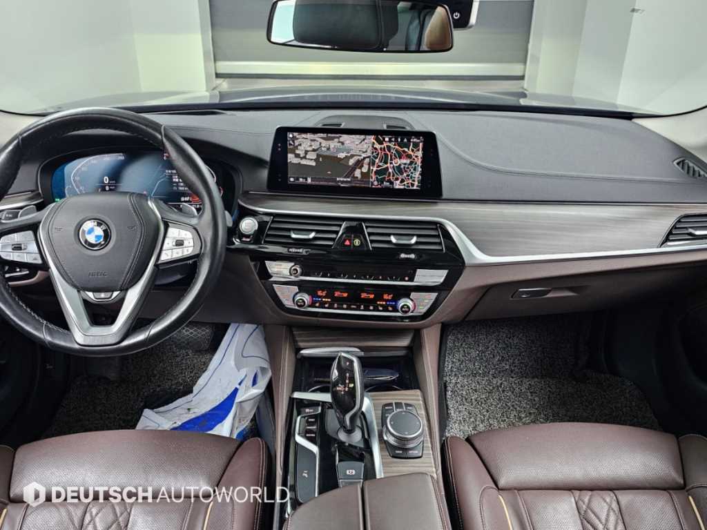 BMW 5-Series — photo 07