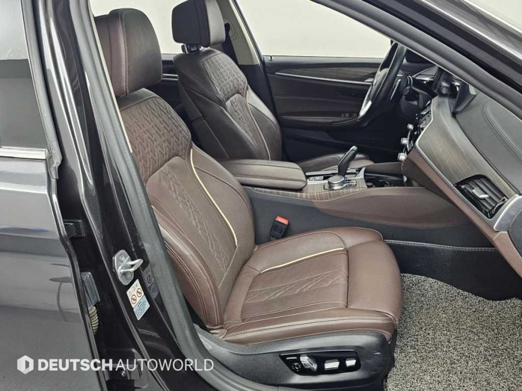 BMW 5-Series — photo 10