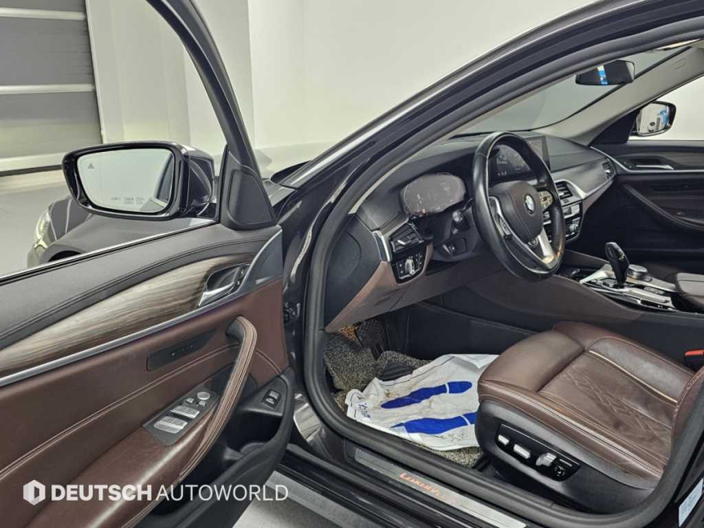BMW 5-Series — photo 11