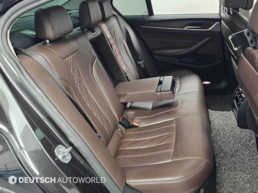 BMW 5-Series — photo 12
