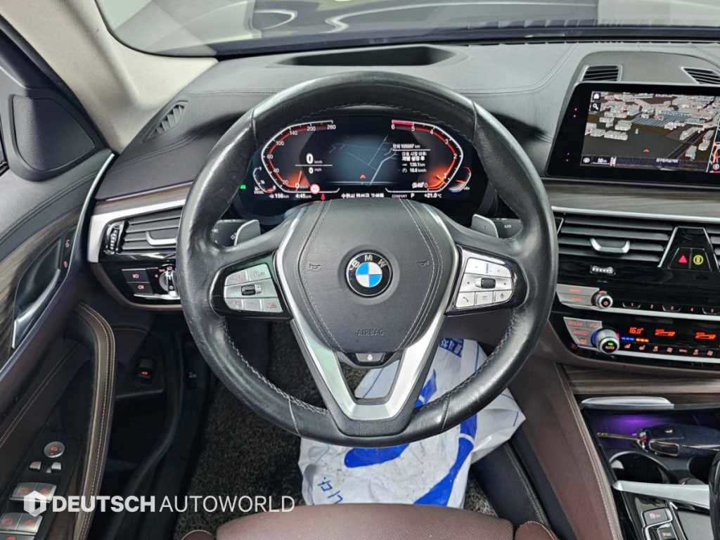 BMW 5-Series — photo 13