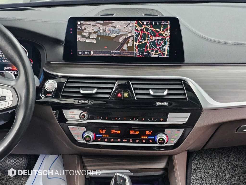 BMW 5-Series — photo 14