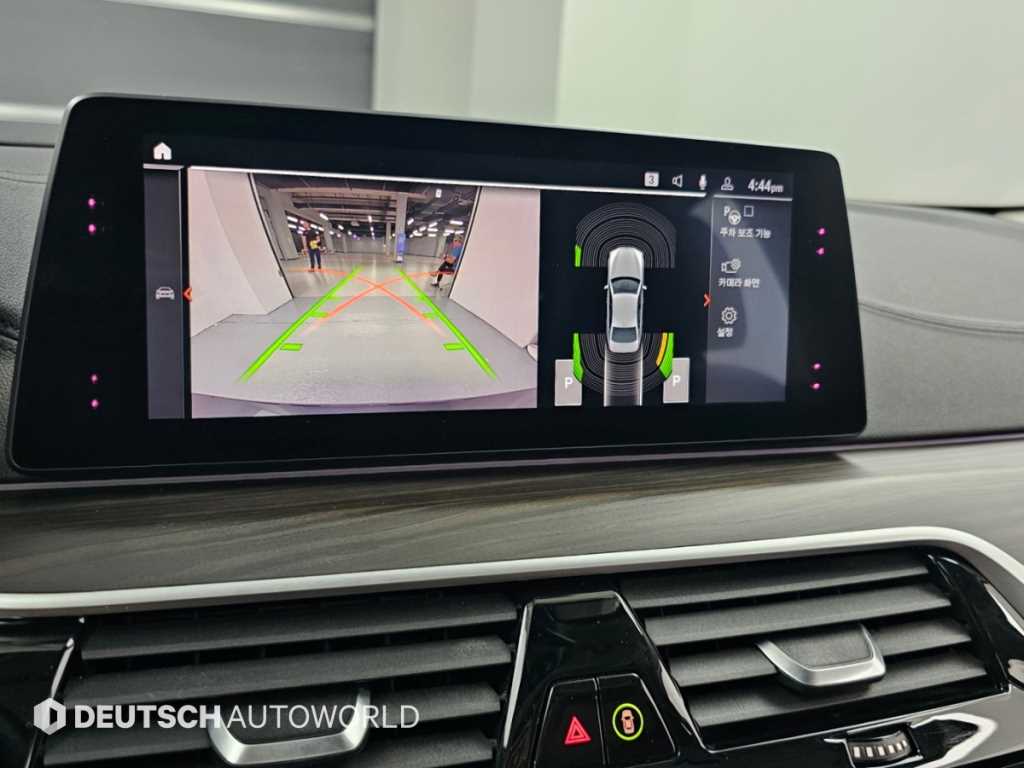 BMW 5-Series — photo 15