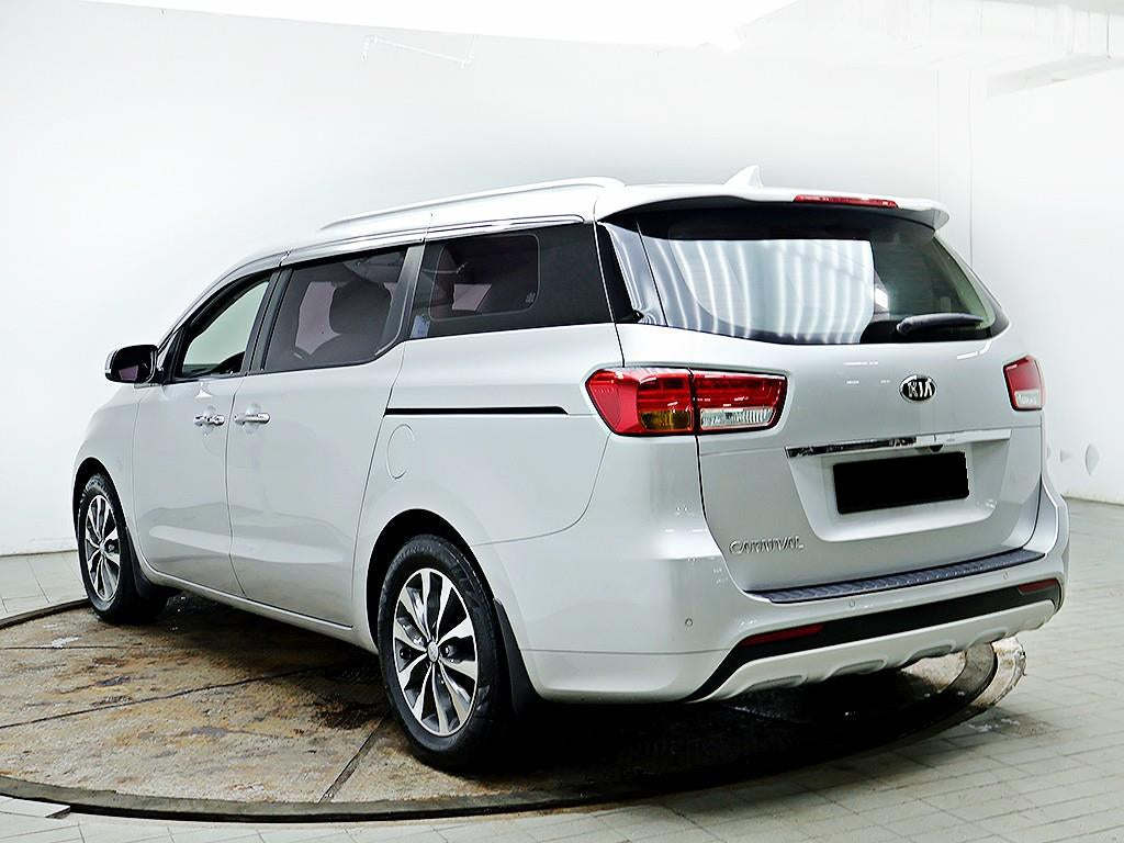 Kia Carnival — photo 04