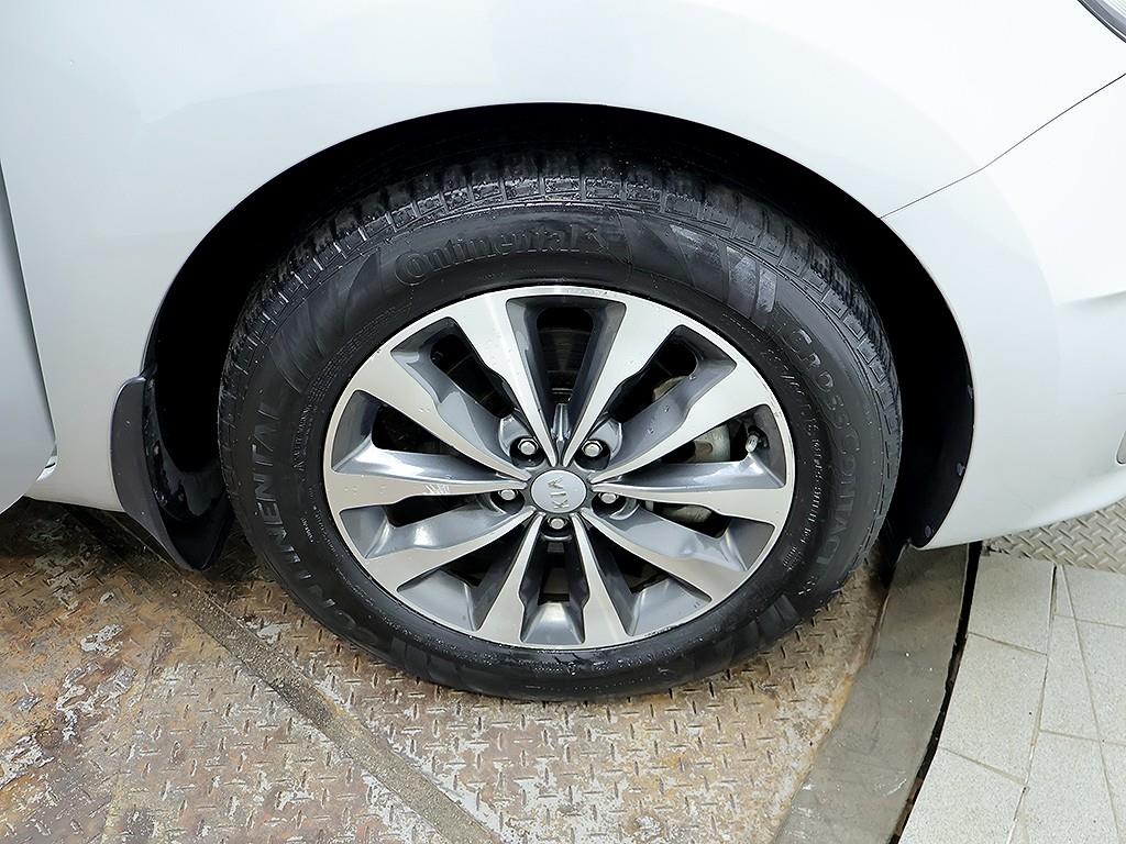 Kia Carnival — photo 08