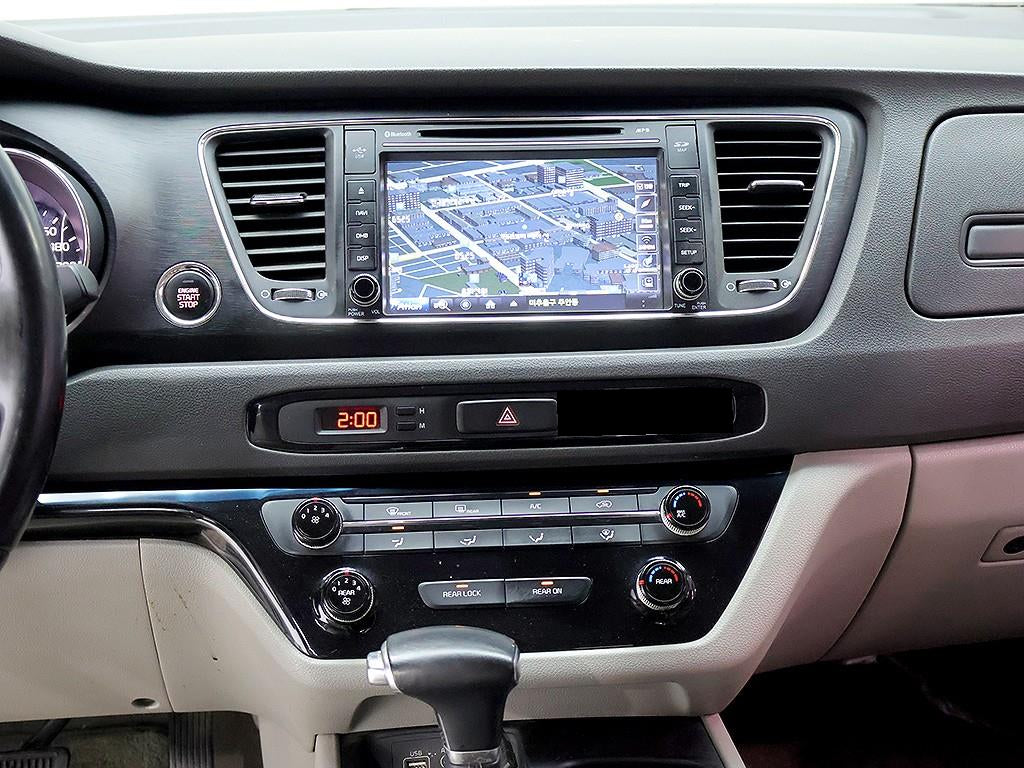 Kia Carnival — photo 09