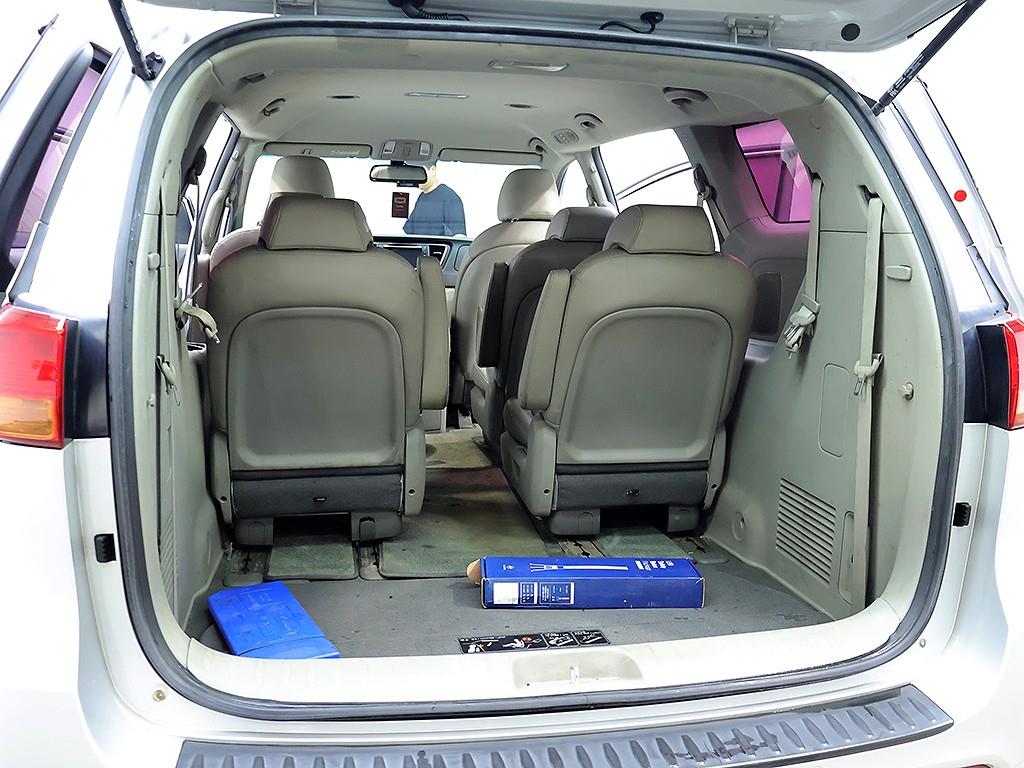 Kia Carnival — photo 17