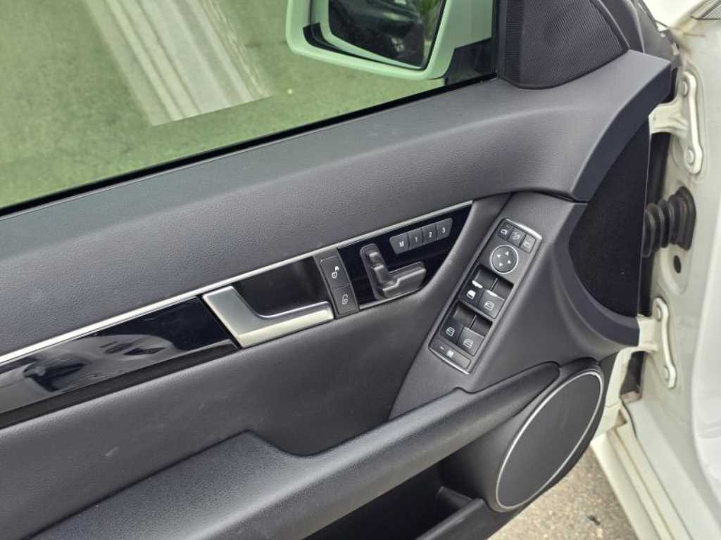 Mercedes-Benz C-Class — photo 09