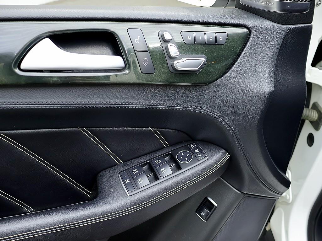 Mercedes-Benz GLE-Class — photo 13