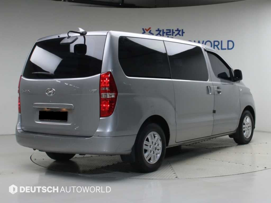 Hyundai Starex — photo 02