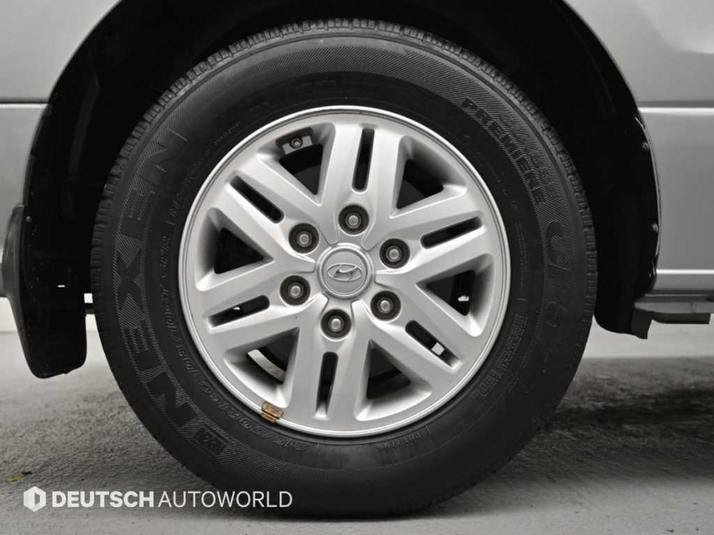 Hyundai Starex — photo 05