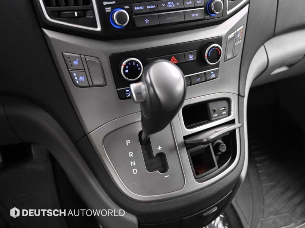 Hyundai Starex — photo 09