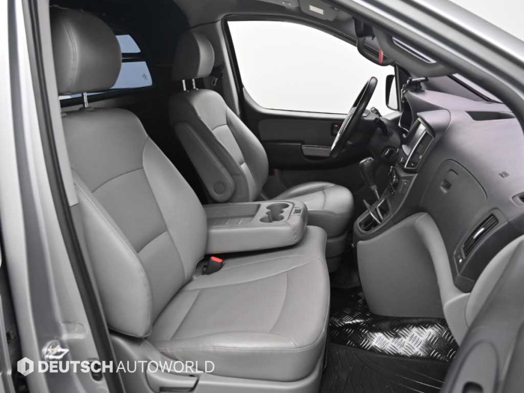 Hyundai Starex — photo 10
