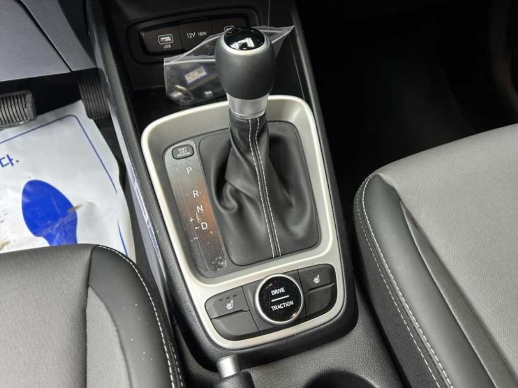 Hyundai Venue — photo 11