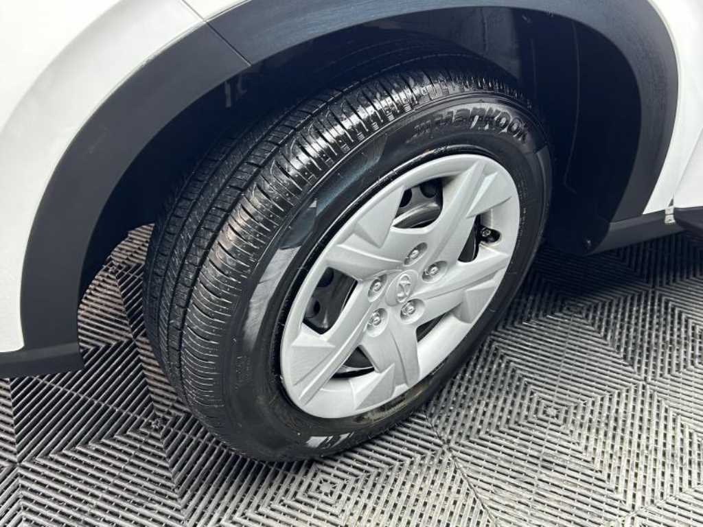 Hyundai Venue — photo 16