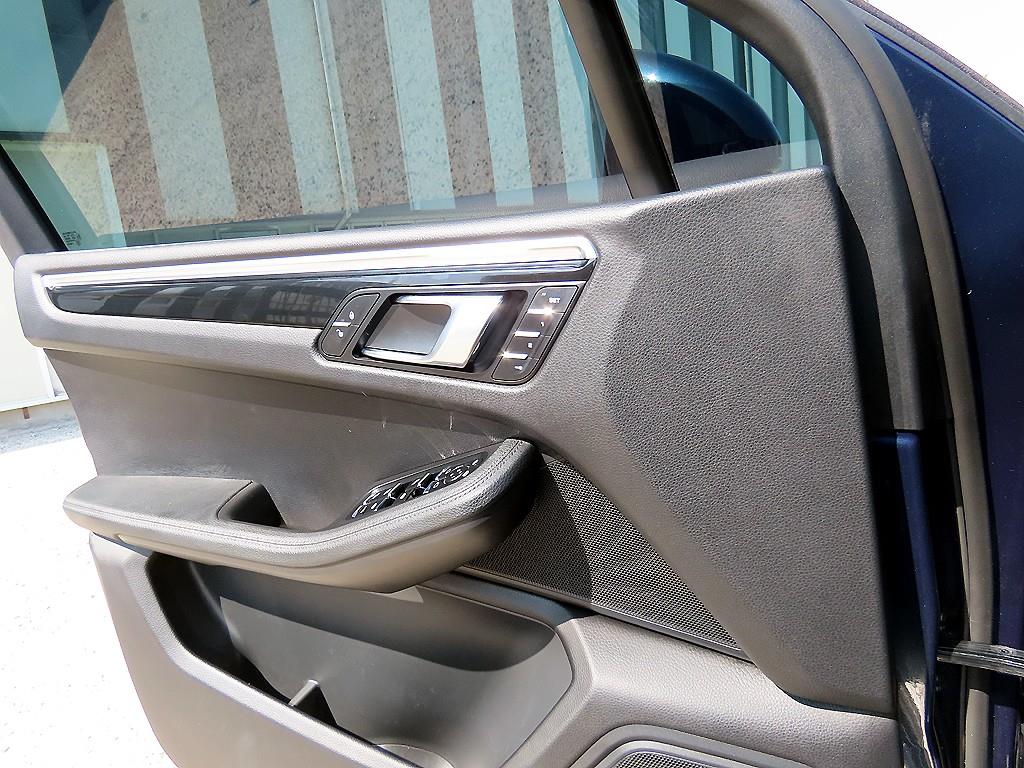 Porsche Macan — photo 11