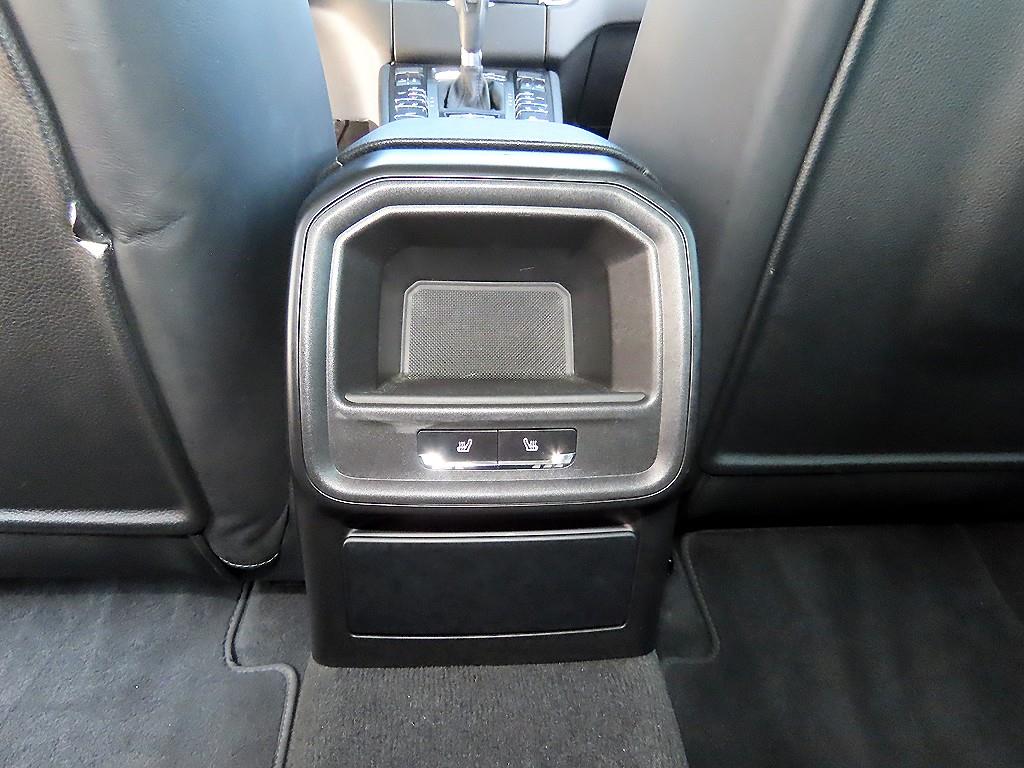 Porsche Macan — photo 16