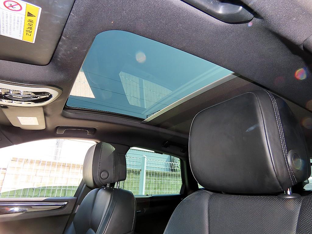 Porsche Macan — photo 18