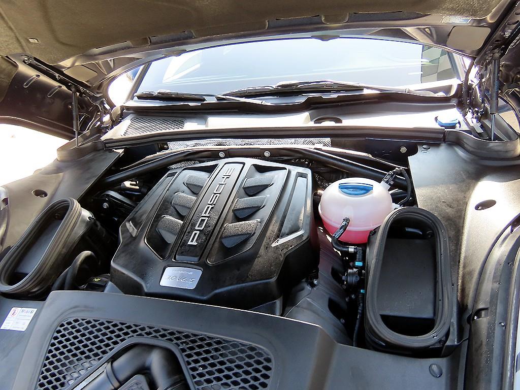 Porsche Macan — photo 19