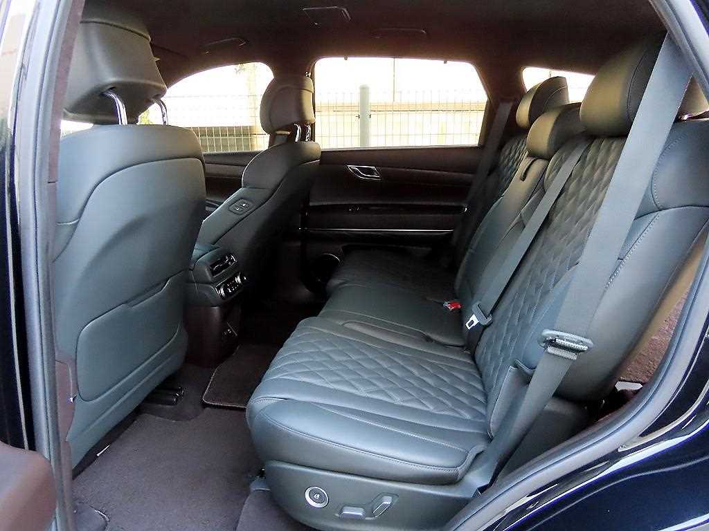 Genesis GV80 — photo 06