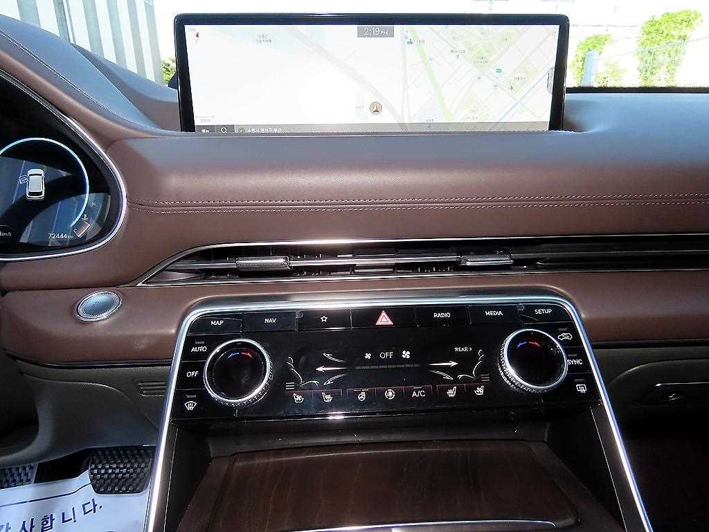 Genesis GV80 — photo 13