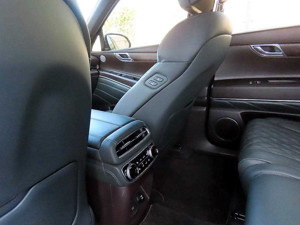 Genesis GV80 — photo 15