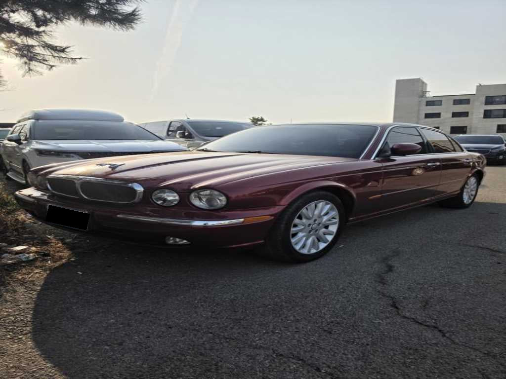 Jaguar XJ-6 — photo 01