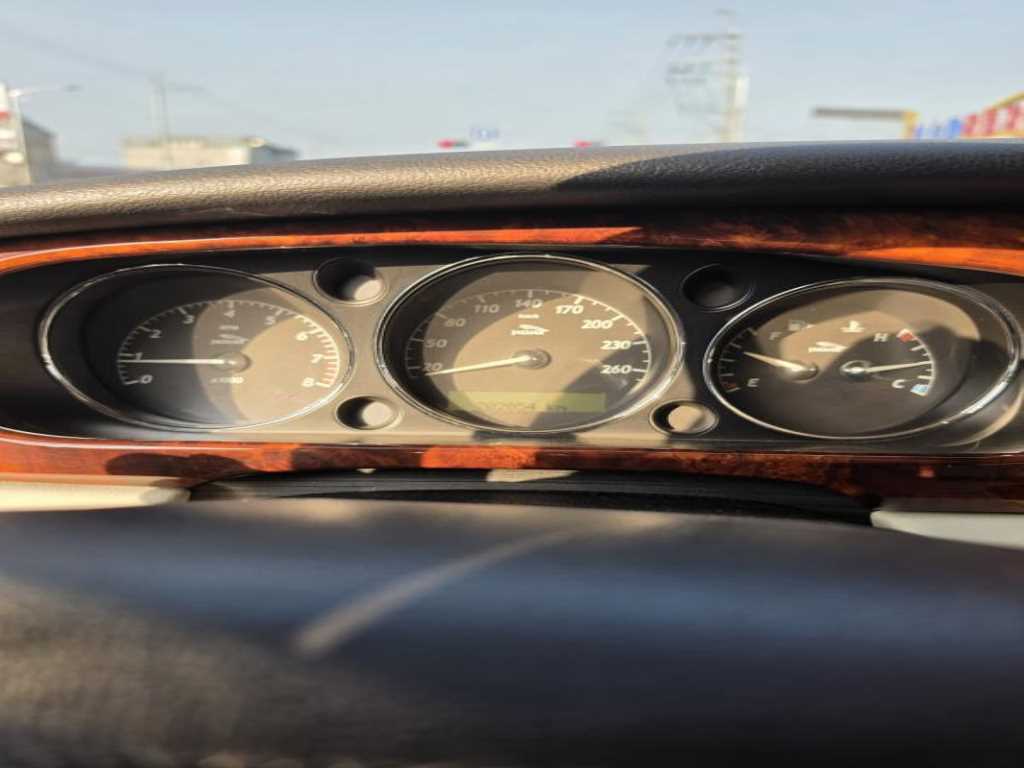 Jaguar XJ-6 — photo 05