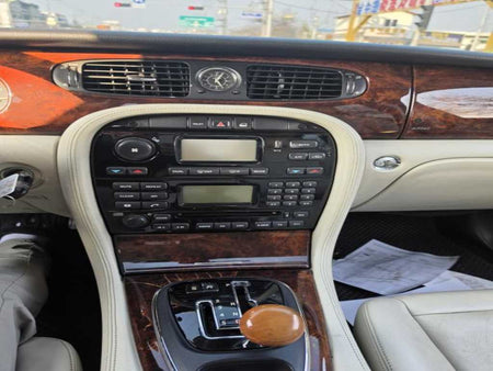 Jaguar XJ-6 — photo 08
