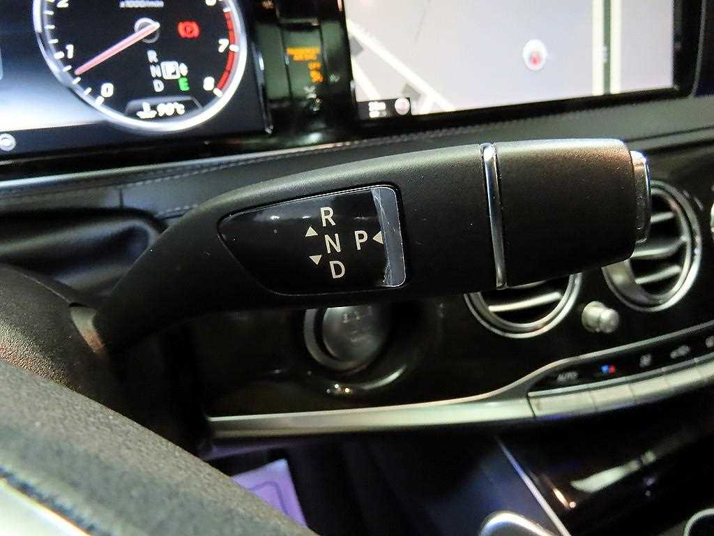 Mercedes-Benz S-Class — photo 12