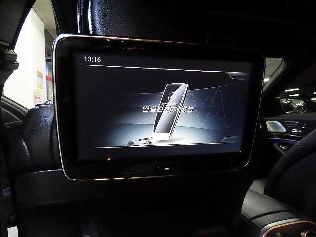 Mercedes-Benz S-Class — photo 14