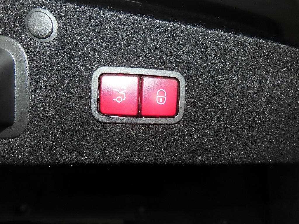 Mercedes-Benz S-Class — photo 16