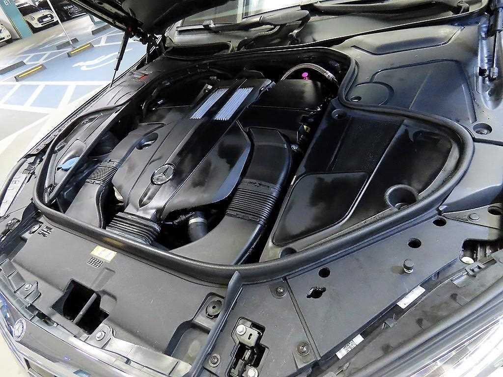 Mercedes-Benz S-Class — photo 19