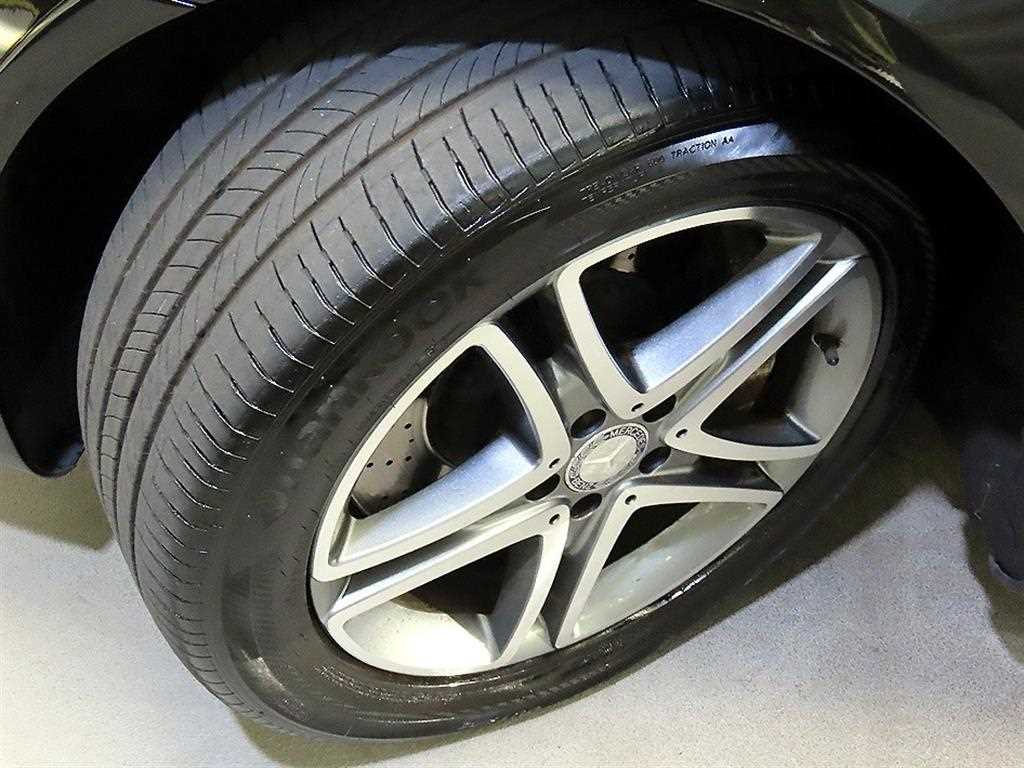 Mercedes-Benz S-Class — photo 20