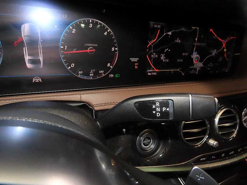 Mercedes-Benz S-Class — photo 12