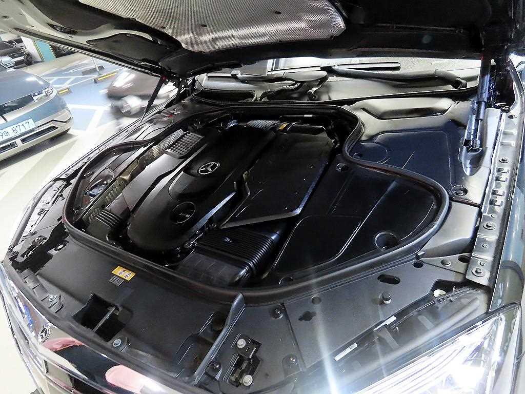Mercedes-Benz S-Class — photo 19