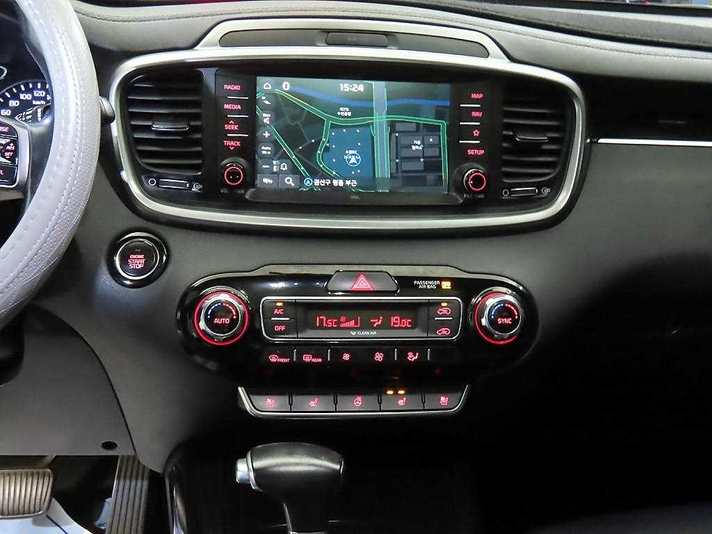 Kia Sorento — photo 11
