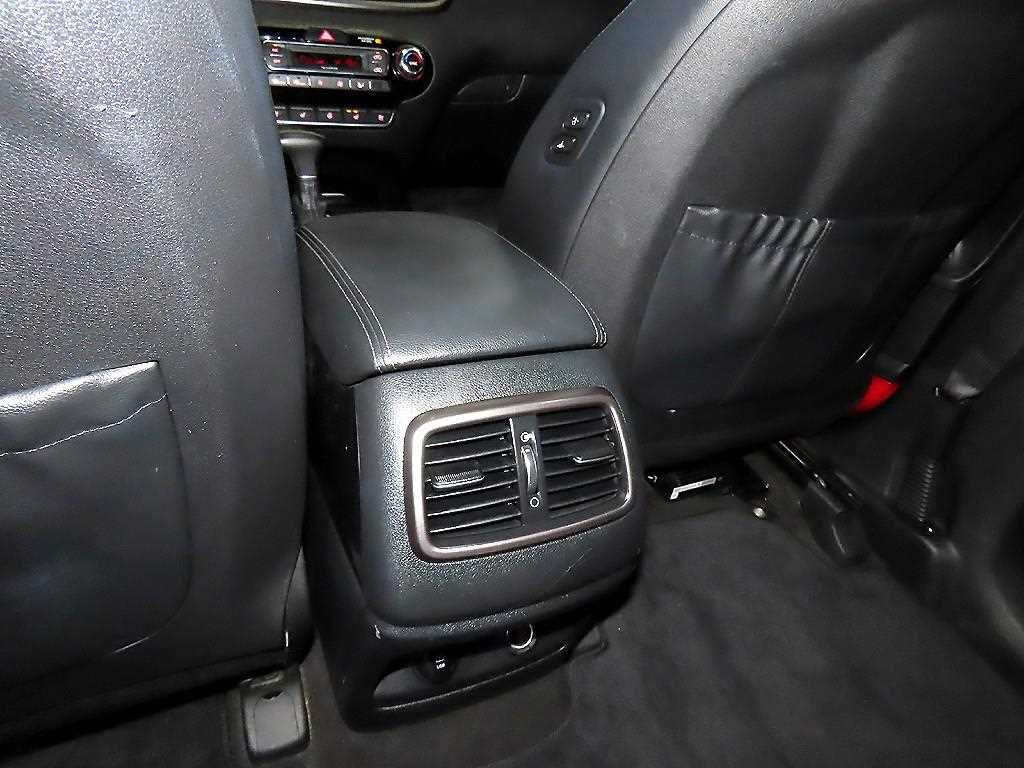 Kia Sorento — photo 13