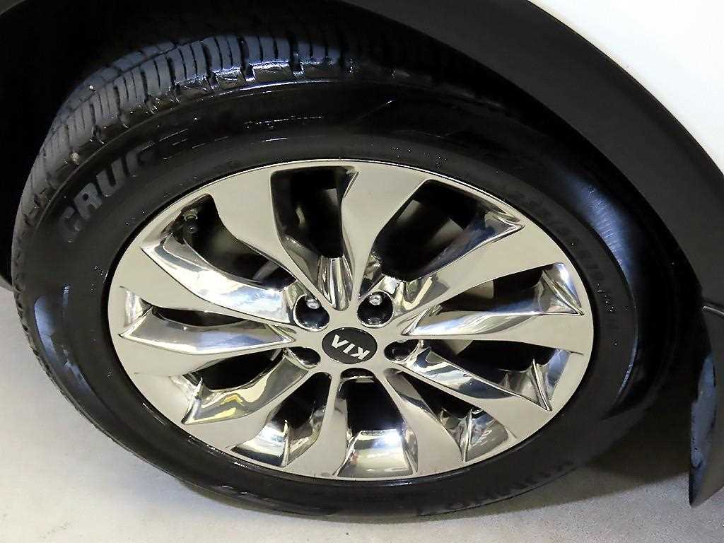 Kia Sorento — photo 20