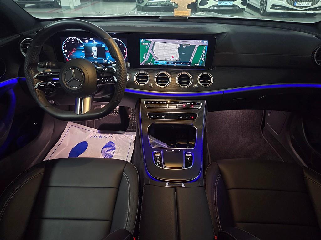 Mercedes-Benz E-Class — photo 05