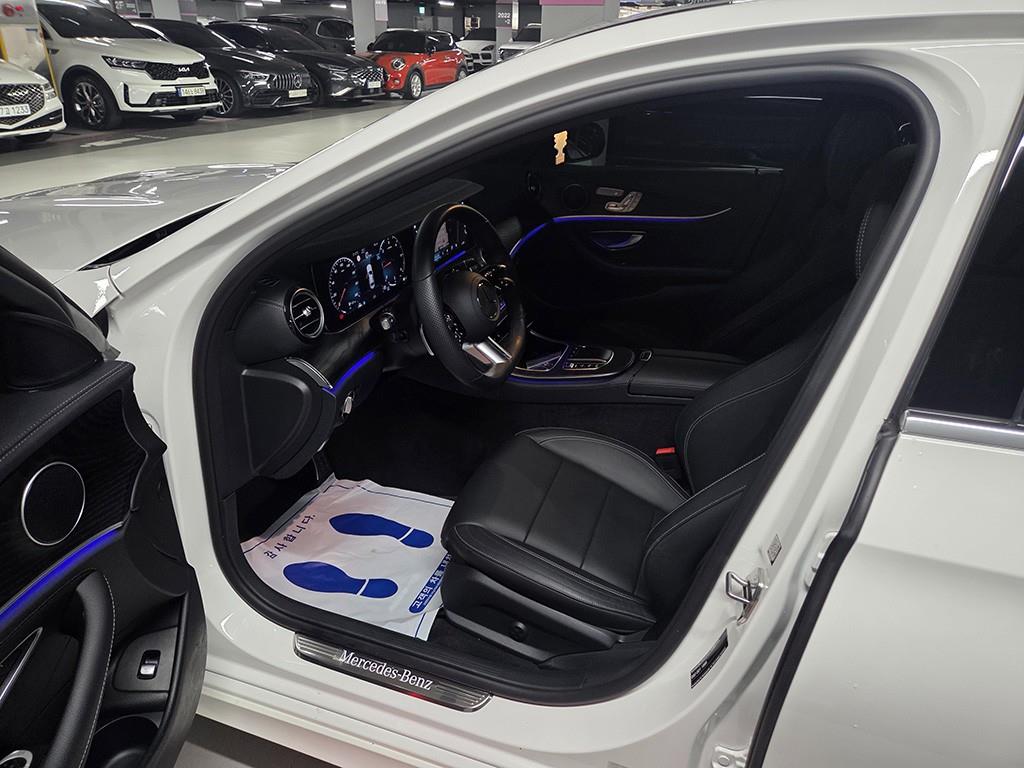 Mercedes-Benz E-Class — photo 06